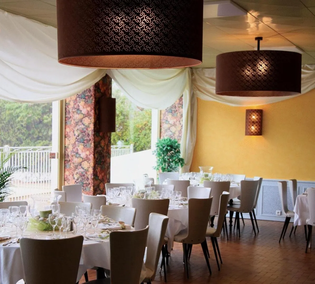 Hôtel et Résidence des Bains Vic-sur-Cère 3*,